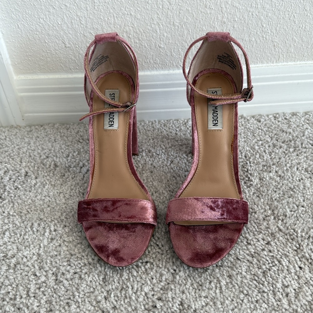 Steve Madden Carrson Pink Velvet Women's Heels - Picture 2 of 8